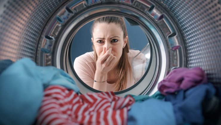 come evitare cattivi odori vestiti in lavatrice